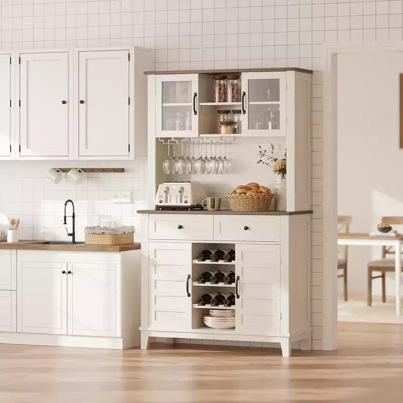 Mobile Bar da 183 cm con Portabottiglie, Portabicchieri e Ripiano Regolabile – Bianco