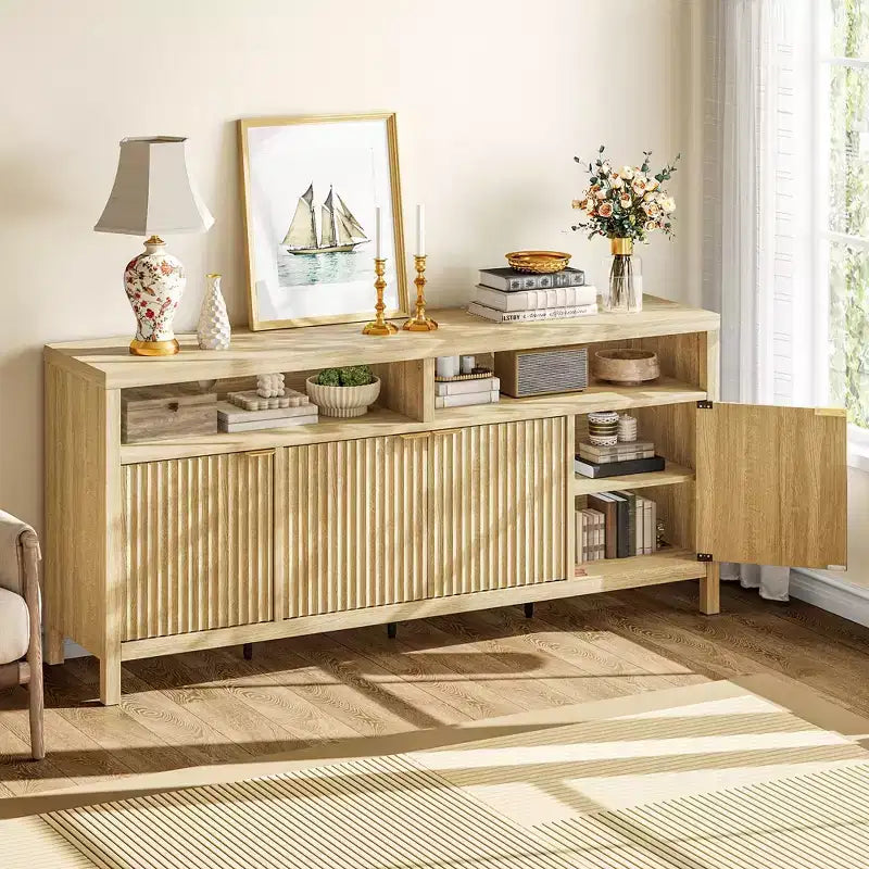 Credenza a buffet scanalata da 65,8" con 4 ante