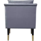 Poltrona in velluto con gambe in legno