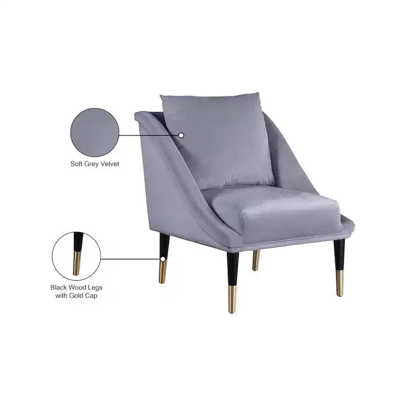 Poltrona in velluto con gambe in legno