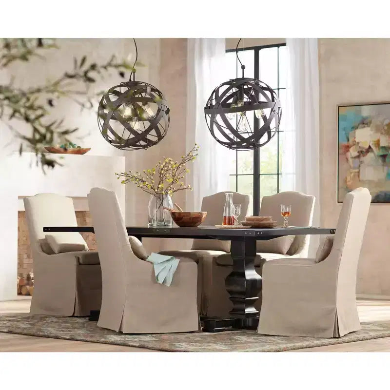 Sedia da pranzo imbottita con fodera e rotelle, color sabbia