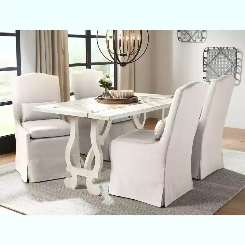 Sedia da pranzo imbottita con fodera e rotelle, color sabbia